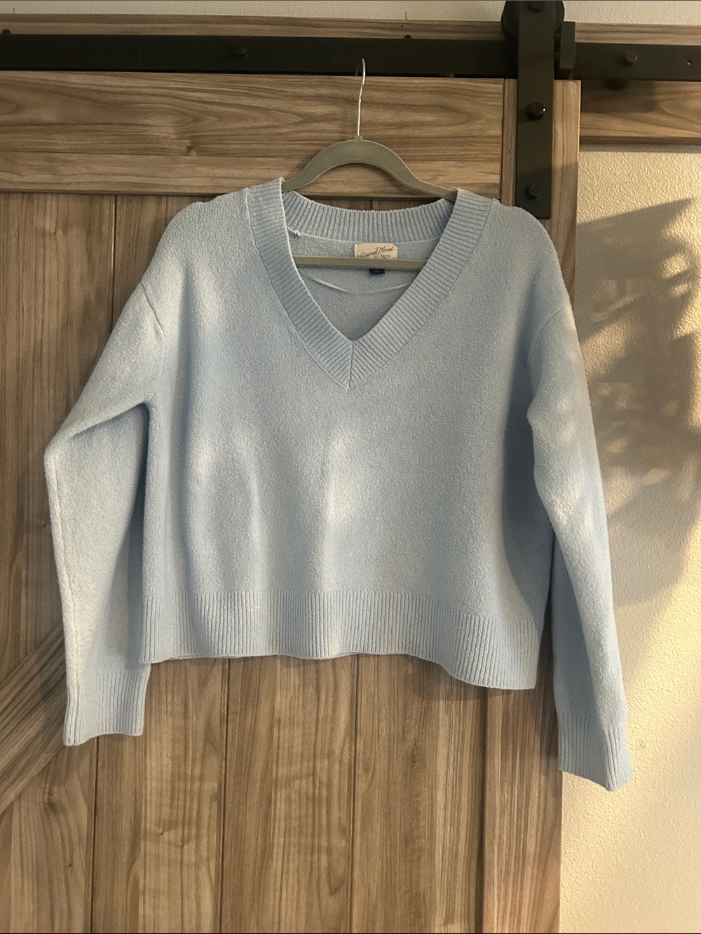 Universal Thread Light Blue V-Neck Cropped Pullover Sweater Size‎ Medium